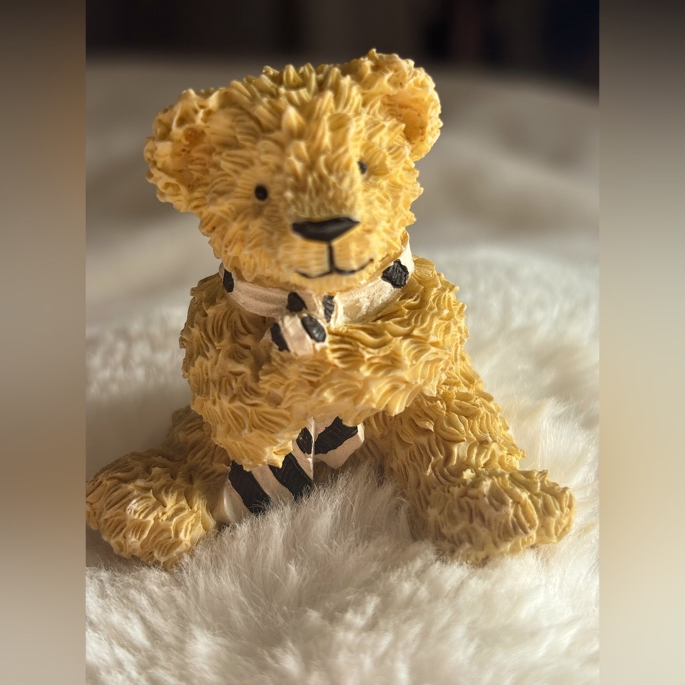 Vintage 90’s resin teddy bear with striped scarf